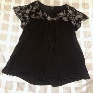 Roz & Ali Black Short-Sleeve Floral Yoke Tunic